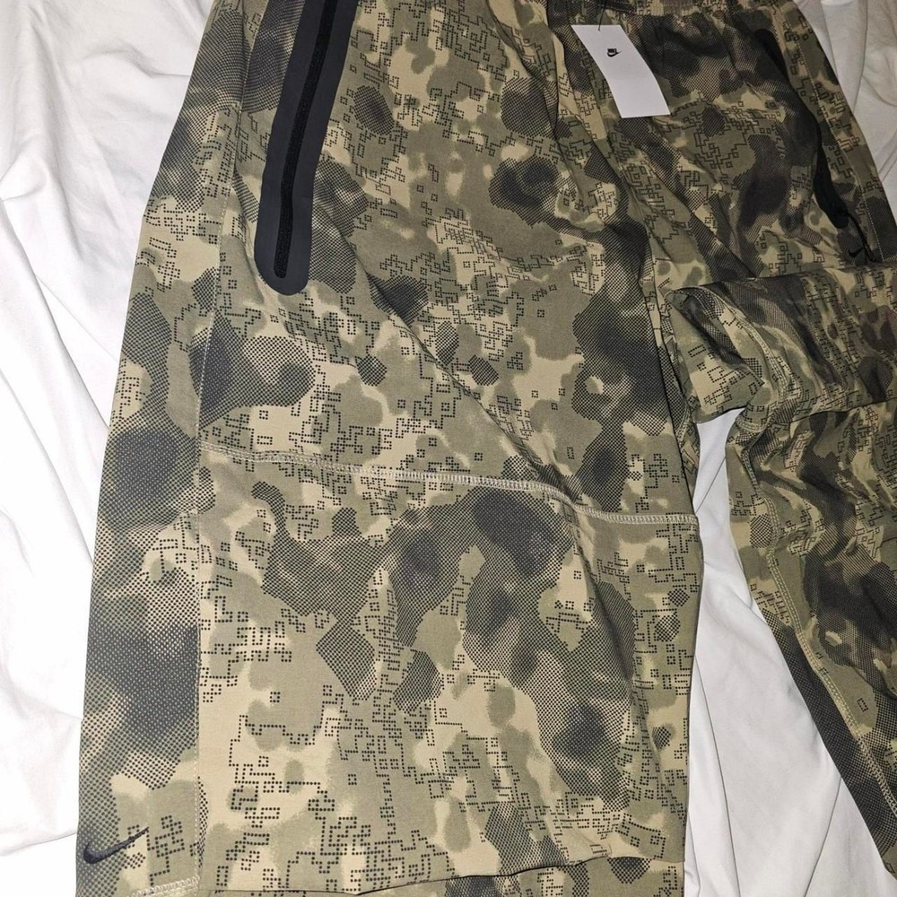 Nike Tech Men's Dri-FIT Woven Camo Loose-Fit Pants L - Picture 7 of 8
